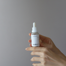 Görseli Galeri görüntüleyiciye yükleyin, Leke Karşıtı Serum Seti - Doğal, Vegan, Etkin 3 Ürün, Cilt Tonu Eşitleyici & Leke Giderici Serumlar