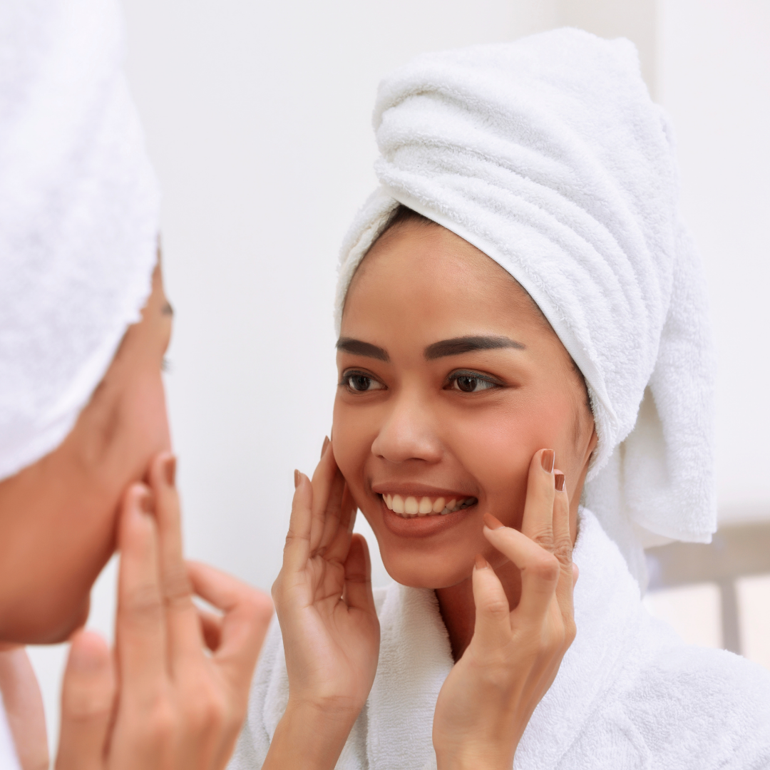 Yağ Bazlı Temizleyici Nedir? Yağ Bazlı Temizleyicilerle Su Bazlı Temizleyicilerin Farkı Nedir? Yağ Bazlı Temizleyicinin Faydaları? Yağ Bazlı Temizleyiciyi Hangi Cilt Tipleri Kullanmalı?