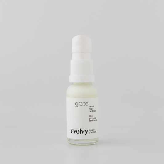 Grace: Aydınlatıcı ve Kırışıklık Karşıtı Göz Çevresi Bakım Kremi, %100Doğal & Temiz İçerik, Roza Dostu