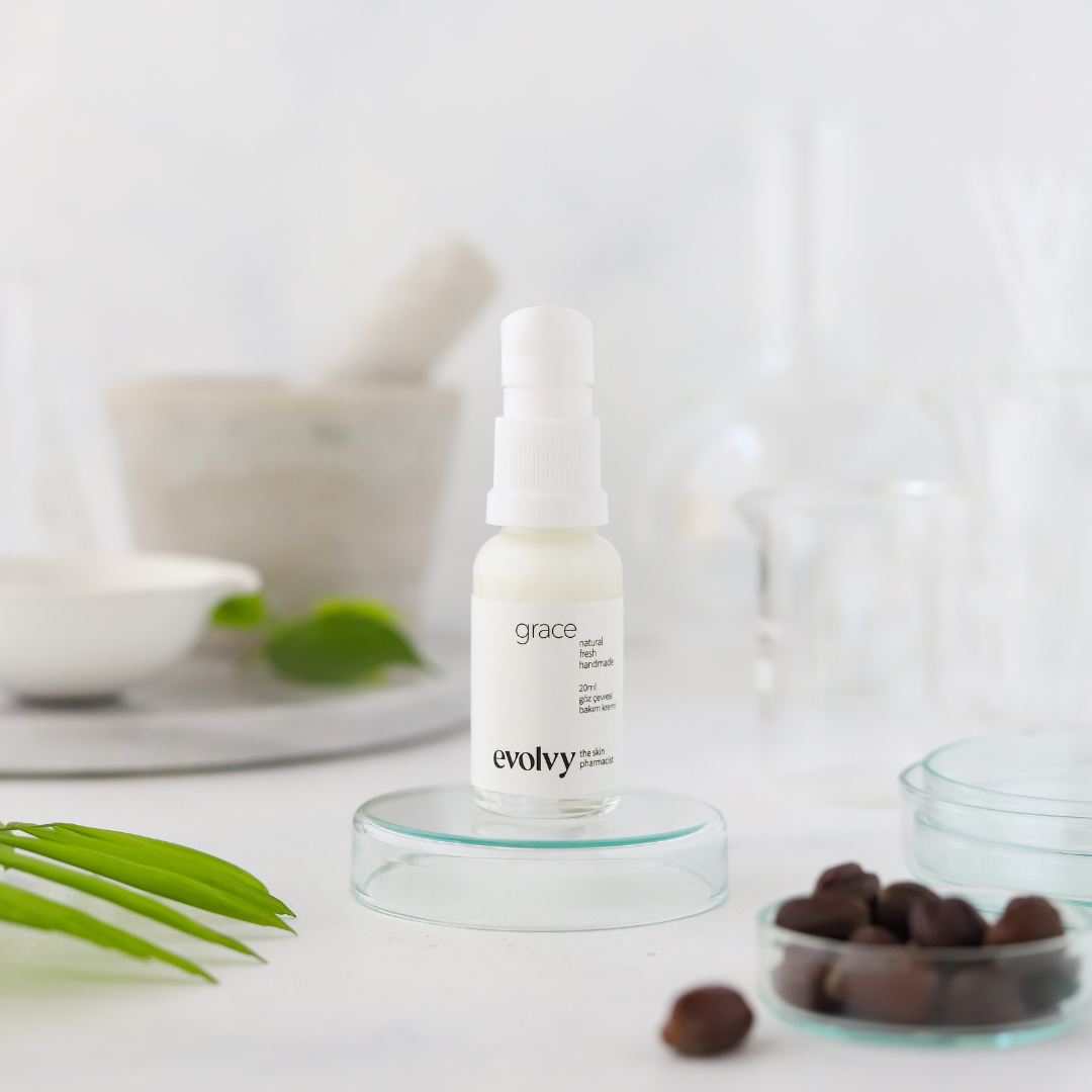 Grace: Aydınlatıcı ve Kırışıklık Karşıtı Göz Çevresi Bakım Kremi, %100Doğal & Temiz İçerik, Roza Dostu