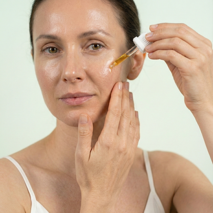 Radiant: Leke Karşıtı ve Pürüzsüzleştirici Nazik AHA Peeling Serumu, Roza Dostu, %100 Doğal & Temiz İçerik