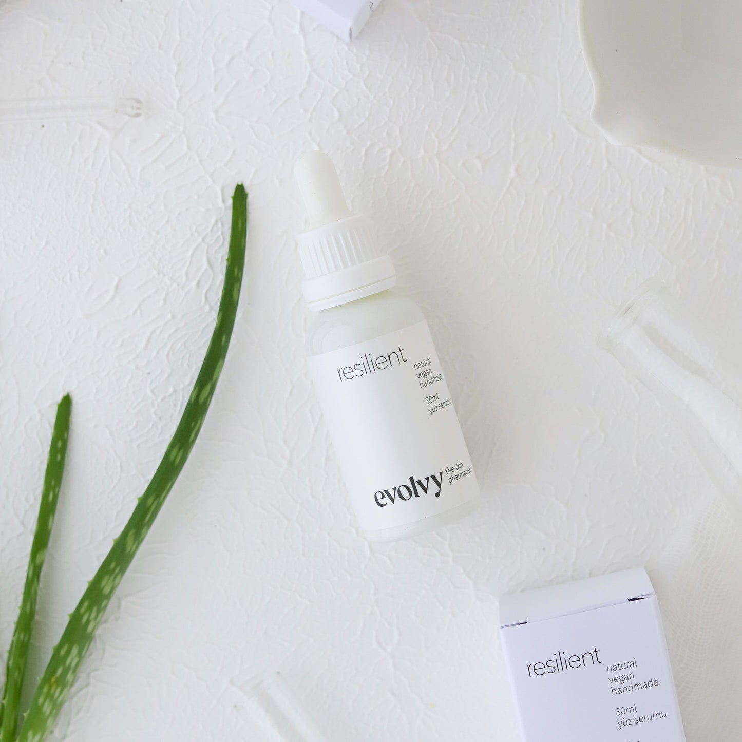 Resilient Natural Anti-Aging Facial Serum