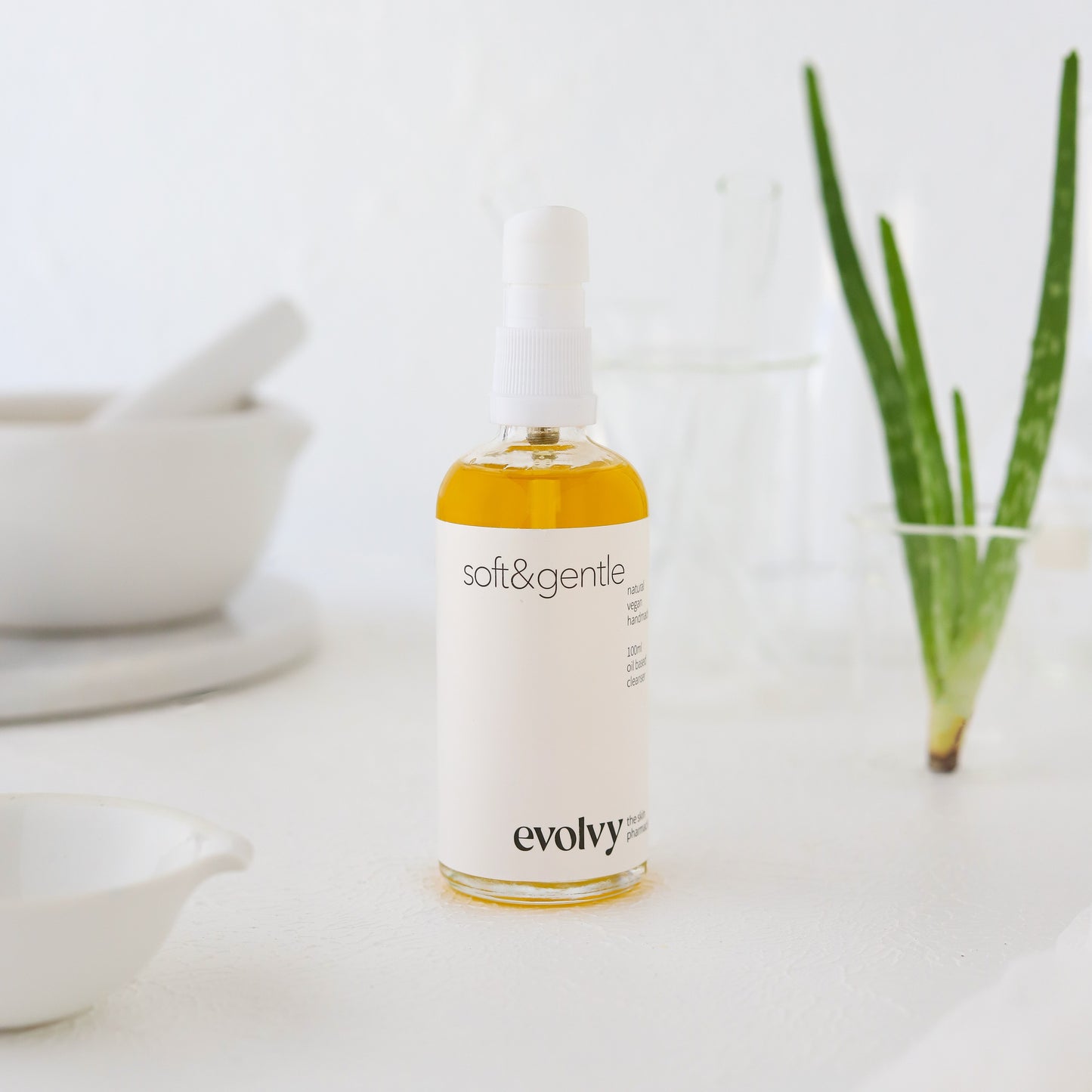 Kızarıklık ve Hassasiyete Karşı 3'lü Dermal Güçlendirici Cilt Bakım Seti, %100 Doğal & Temiz İçerik